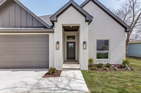 928 Renfro Dr, White Settlement, TX 76108
