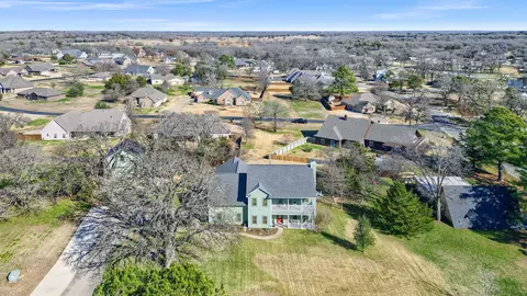 103 Longhorn Dr, Lake Kiowa, TX 76240