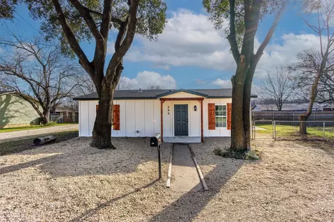 302 College St, Grandview, TX 76050