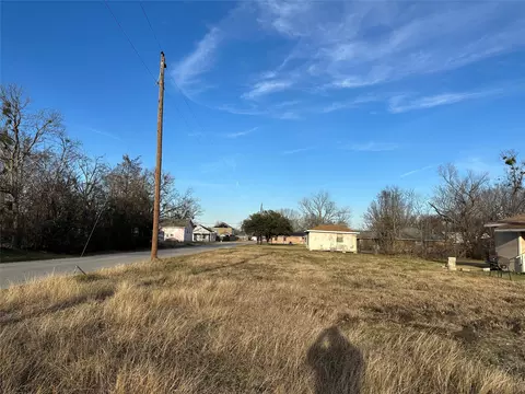 405 College Md Rd, Terrell, TX 75160