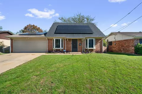 550 Falling Leaves Dr, Duncanville, TX 75116