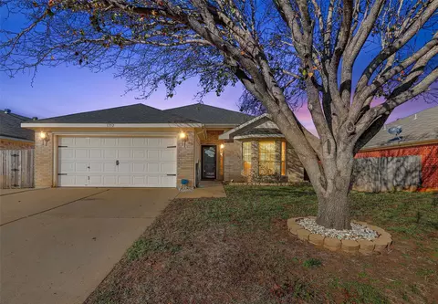 1352 Meadowbrook Ln, Crowley, TX 76036