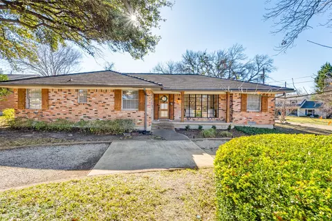 8306 Londonderry Ln, Dallas, TX 75228