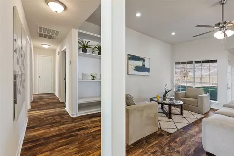 2210 Mangum St, Commerce, TX 75428