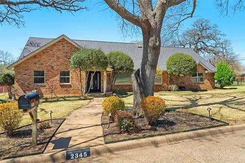 2345 Robinhood Dr, Grand Prairie, TX 75050