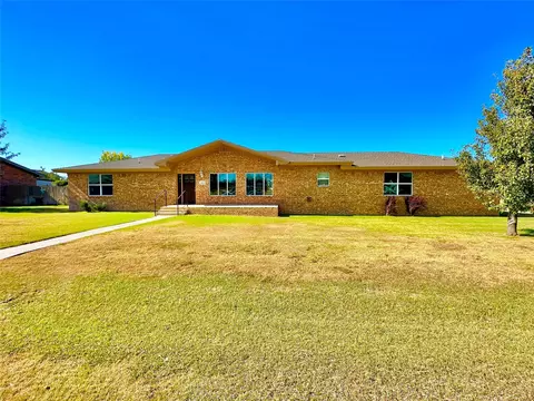 1010 S 4th St, Texhoma, TX 73960