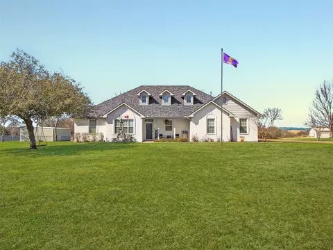 301 Wilcoxson St, Farmersville, TX 75442