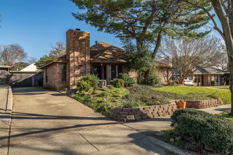 2706 London Ct, Euless, TX 76039
