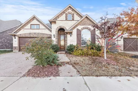 607 Pineview Dr, Euless, TX 76039