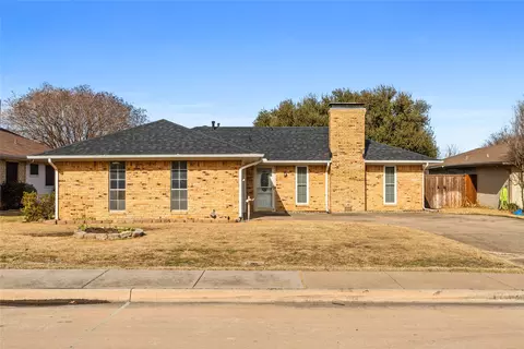 1713 Juniper Ln, Lewisville, TX 75077