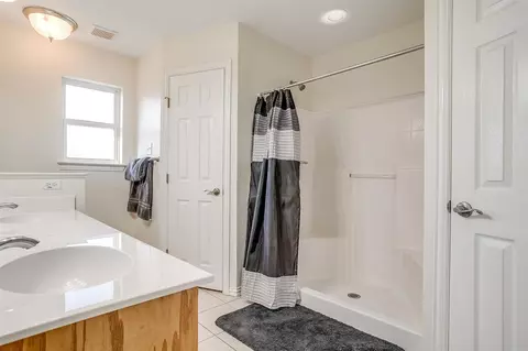 Bath - 103 Grayson Dr, Itasca, TX 76055 photo 1 of 5