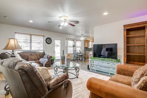 Living - 103 Grayson Dr, Itasca, TX 76055 photo 2 of 4