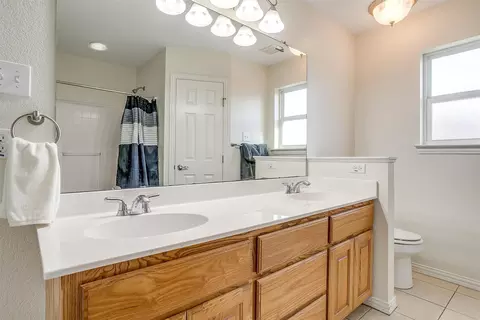 Bath - 103 Grayson Dr, Itasca, TX 76055 photo 2 of 5