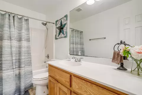 Bath - 103 Grayson Dr, Itasca, TX 76055 photo 4 of 5