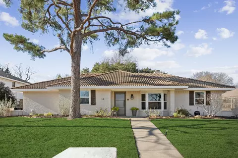 18 Crestwood Dr, Trophy Club, TX 76262