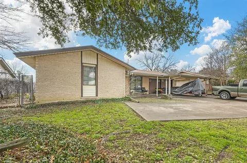 1910 Exeter St, Irving, TX 75062