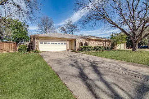 2205 Pin Oak Ln, Arlington, TX 76012
