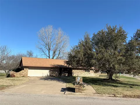 1405 N Prairie Wind Blvd, Stephenville, TX 76401