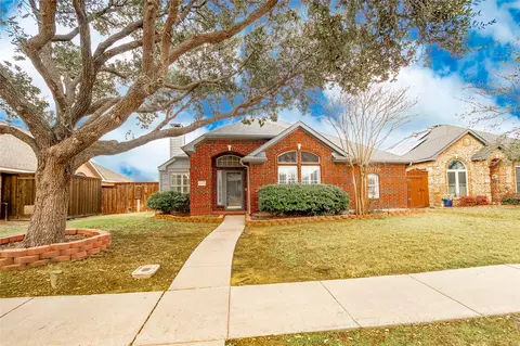 1121 Valley Oaks Dr, Lewisville, TX 75067