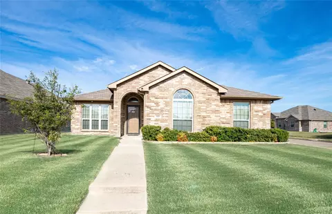 1929 Day Break Dr, Lancaster, TX 75146