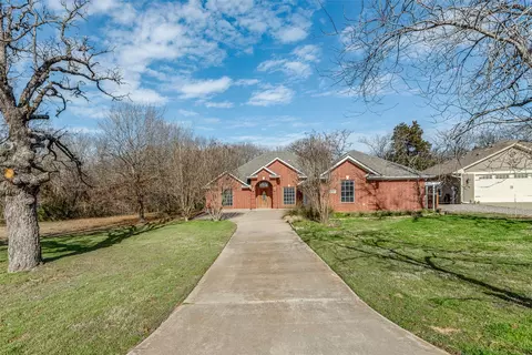 1304 Kiowa Dr W, Lake Kiowa, TX 76240