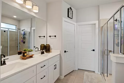 Bath - 1626 Havenrock Dr, Forney, TX 75126 photo 2 of 4
