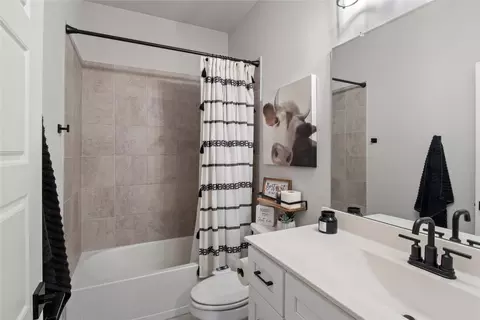 Bath - 1626 Havenrock Dr, Forney, TX 75126 photo 4 of 4
