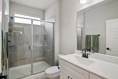 Bath - 1626 Havenrock Dr, Forney, TX 75126 photo 1 of 4