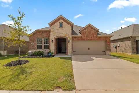 2919 Brady Starr Dr, Aubrey, TX 76227