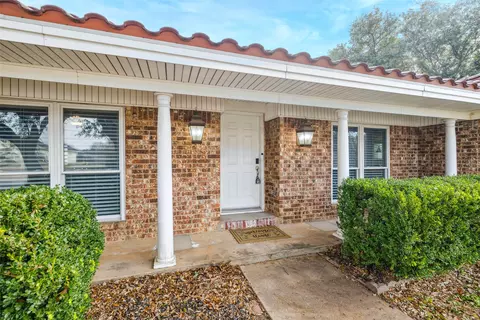 2800 Hurstview Dr, Hurst, TX 76054 photo 2