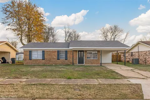 3216 Parkland Dr, Bossier City, LA 71111