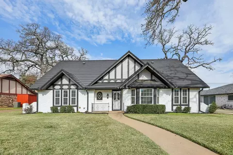 340 Mayfair Dr, Hurst, TX 76054