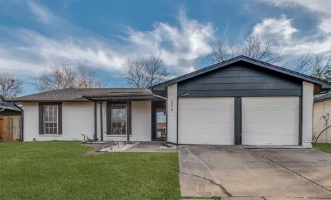 529 Michael Dr, Grand Prairie, TX 75052