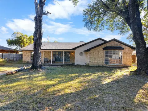 1008 Sunset Dr, Ennis, TX 75119