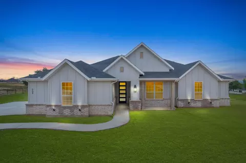 309 Monument Pl, Azle, TX 76020
