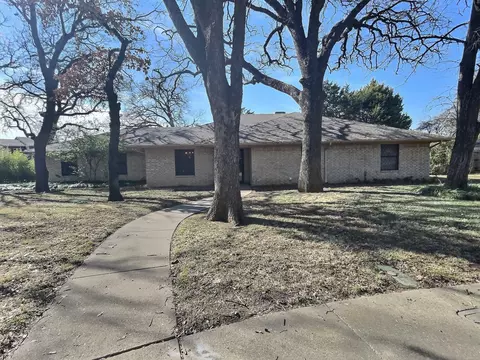 1000 Maykus Ct, Irving, TX 75061