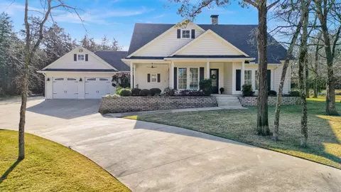 100 Shoshone Dr, Gainesville, TX 76240