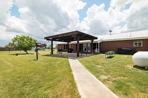 Exterior - 20175 Willow Glade Cir, Pilot Point, TX 76258 photo 5 of 7