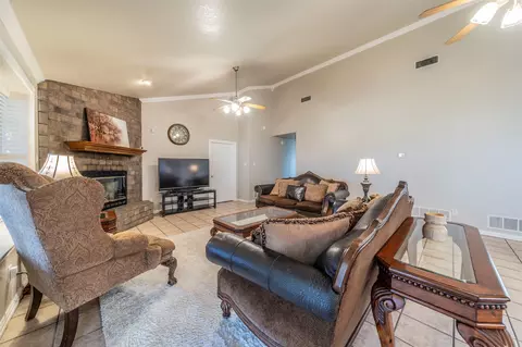 Living - 20175 Willow Glade Cir, Pilot Point, TX 76258 photo 1 of 1