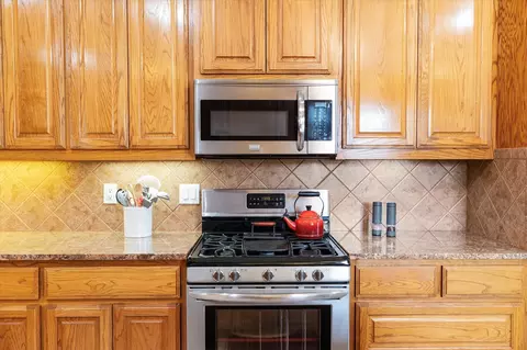 Kitchen - 20175 Willow Glade Cir, Pilot Point, TX 76258 photo 4 of 4