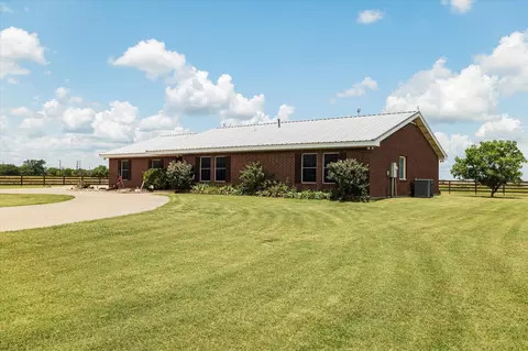 Exterior - 20175 Willow Glade Cir, Pilot Point, TX 76258 photo 6 of 7
