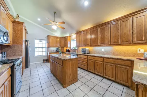 Kitchen - 20175 Willow Glade Cir, Pilot Point, TX 76258 photo 1 of 4