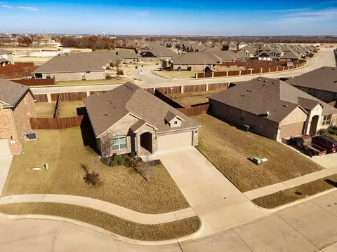 319 Smart Strike Ct, Granbury, TX 76049