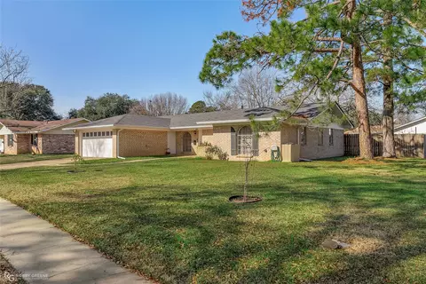 1923 Venus Dr, Bossier City, LA 71112