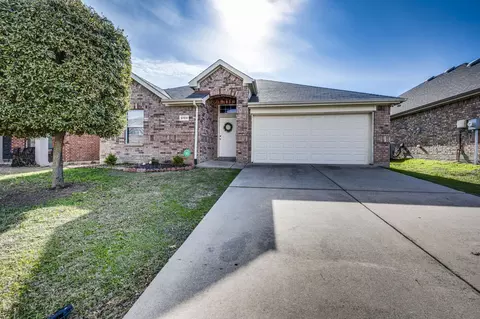5704 Valley Stream Way, Fort Worth, TX 76244