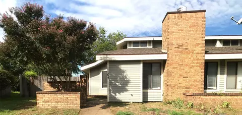 1104 Cloudcrest Ct, Arlington, TX 76017