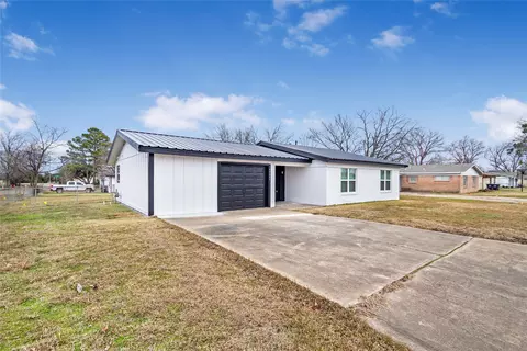 50001 Del Ra Dr, Greenville, TX 75402