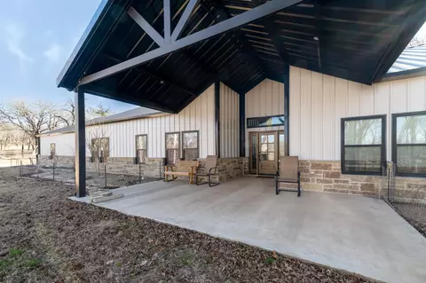 135 Banjo Ct, Alvord, TX 76225