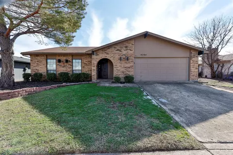 4204 Staghorn Cir S, Fort Worth, TX 76137