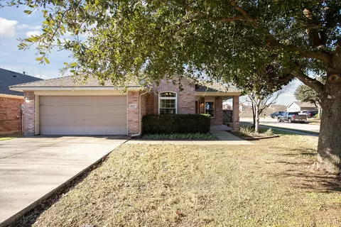 9117 Trail Blazer Dr, Fort Worth, TX 76131